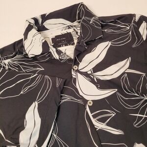 PORTER & ASH Kinetic Stretch Mens Camp Shirt Black & White Floral Size Small EUC